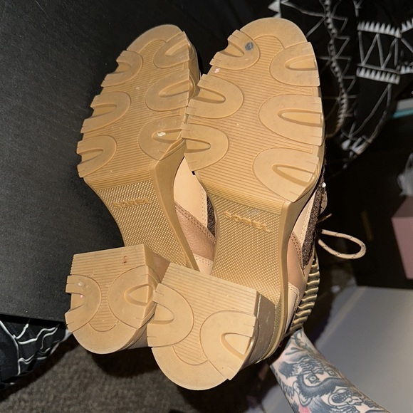 Only worn one time for this past thanksgiving - Picture 7 of 8